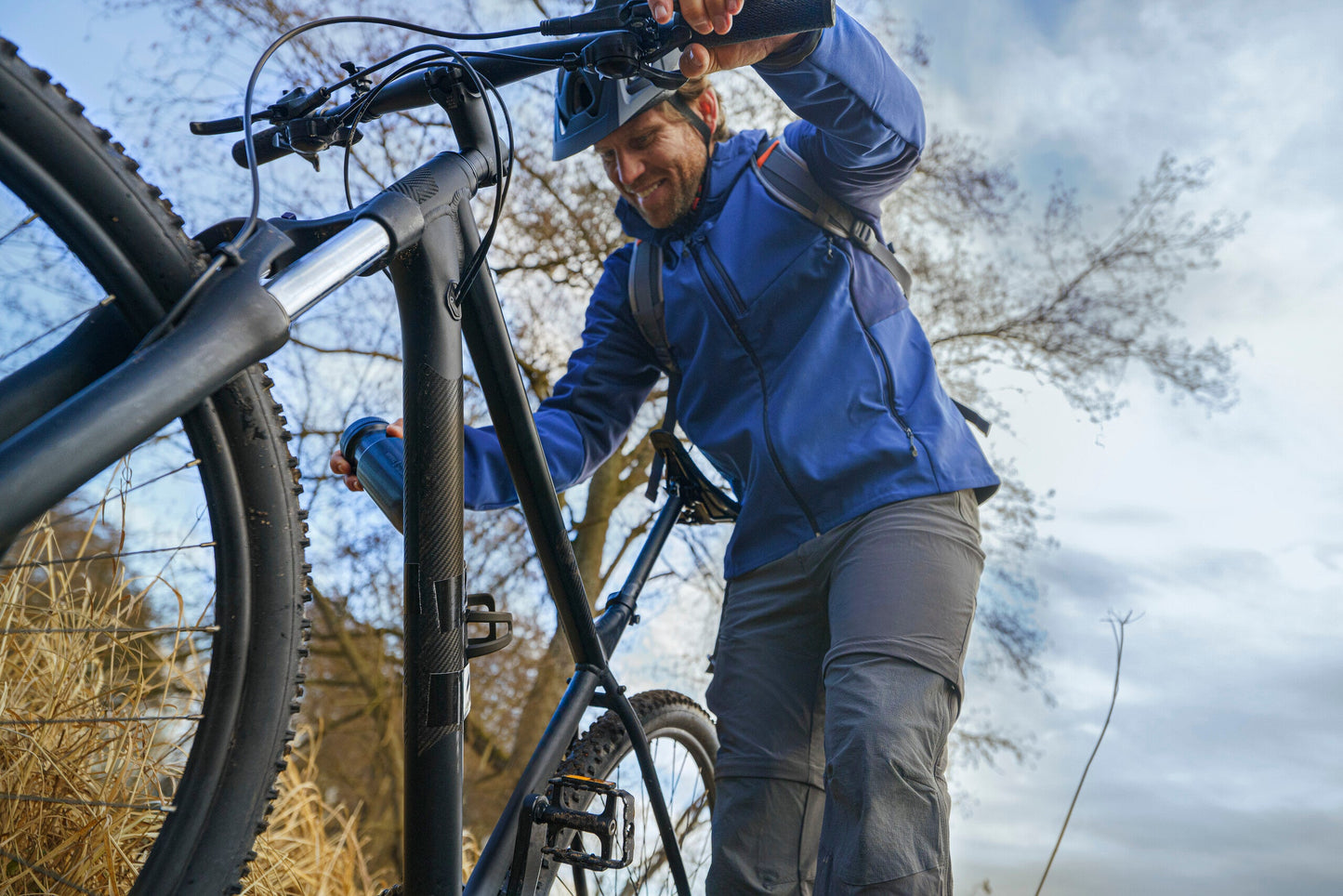 tesa® 56622DIY - tesa ultra-power-extreme-repair model mood 02.jpg