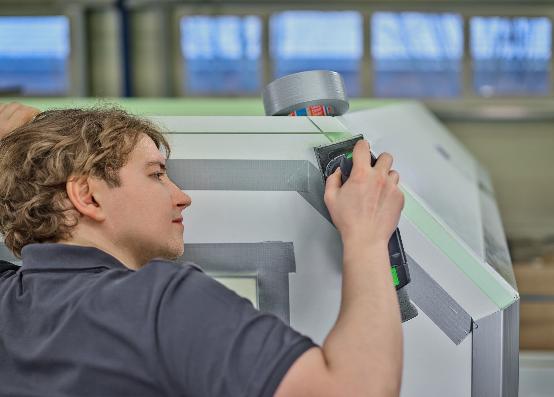 tesa® 60462 Heavy-duty duct tape - 30% recycled share - 60462-duct-silver-sand-07-ap.jpg