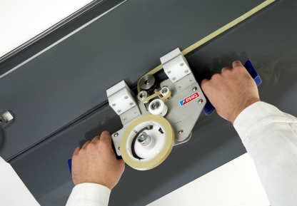 tesa® 4174 Fineline tape for design painting in the automotive industry - automotive aproe-043 300dpi.png.png