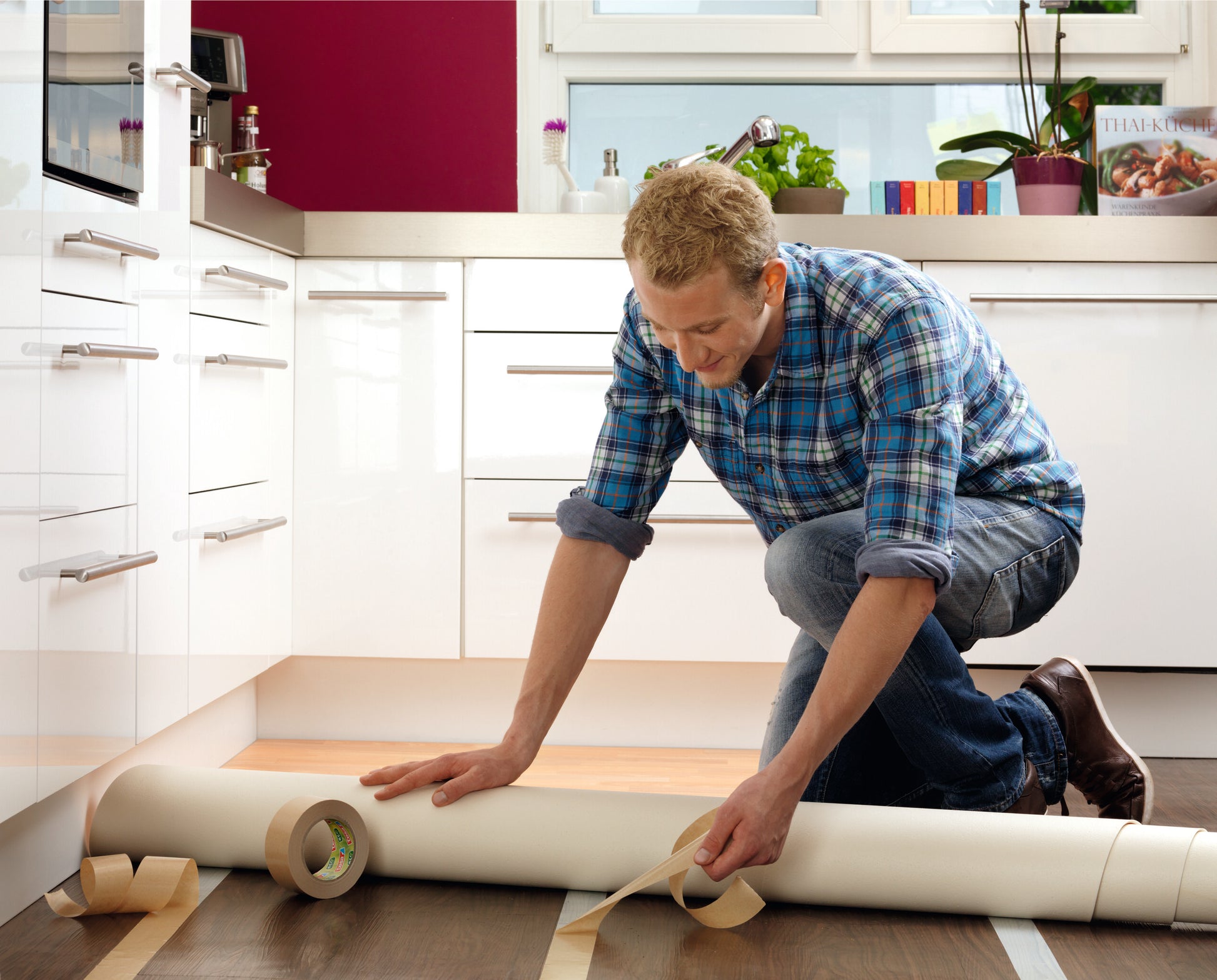 tesa® 56450  - double-sided-tape-eco-fixation step 2of2 ap.jpg