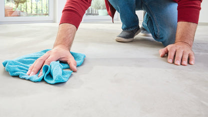 tesa® 64607DIY  - flooring-tape-extra-strong-hold step2of9 001.jpg