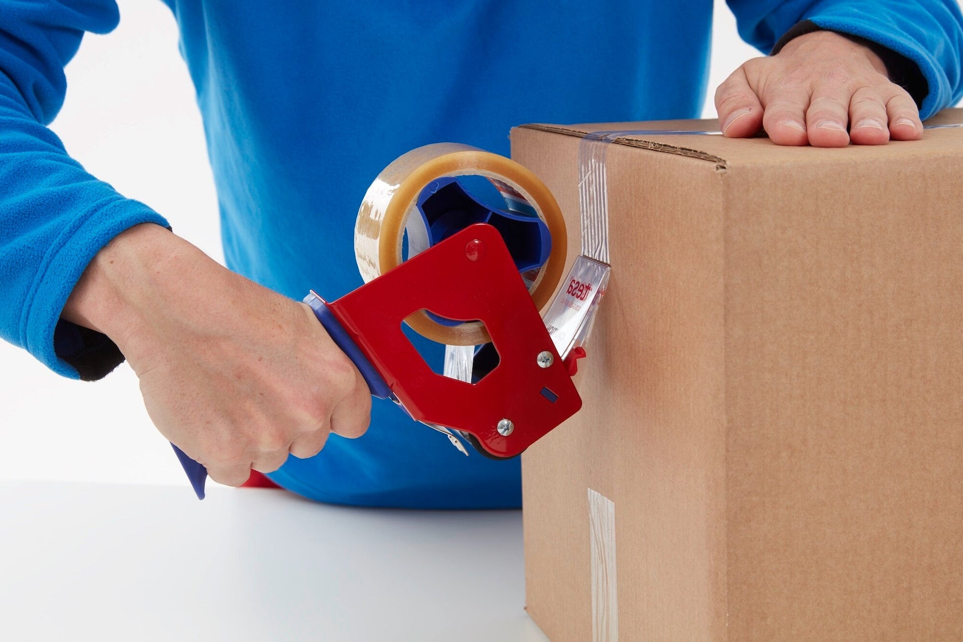 tesa® 4256NRBN General purpose polypropylene carton sealing tape - tesa-4256-general-purpose-polypropylene-carton-sealing-tape-step5of6-ap.jpg