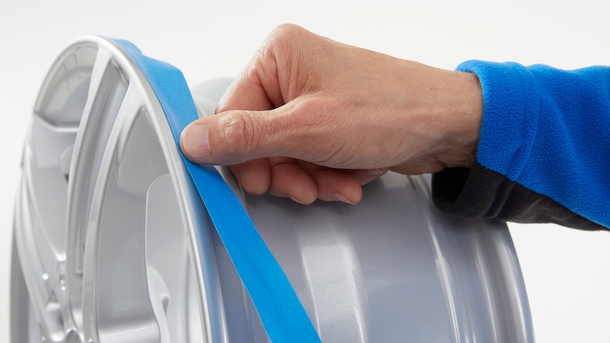 tesa® 4308 Premium Masking Tape for High Demanding Paint Applications - tesa-4308-premium-masking-tape-step1of4.jpg