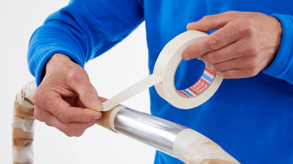 tesa® 4316 Fine crepe paper masking tape with temeprature resistance of 100°C - tesa-4316-creped-paper-masking-tape-for-spraypainting-step2of3.jpg