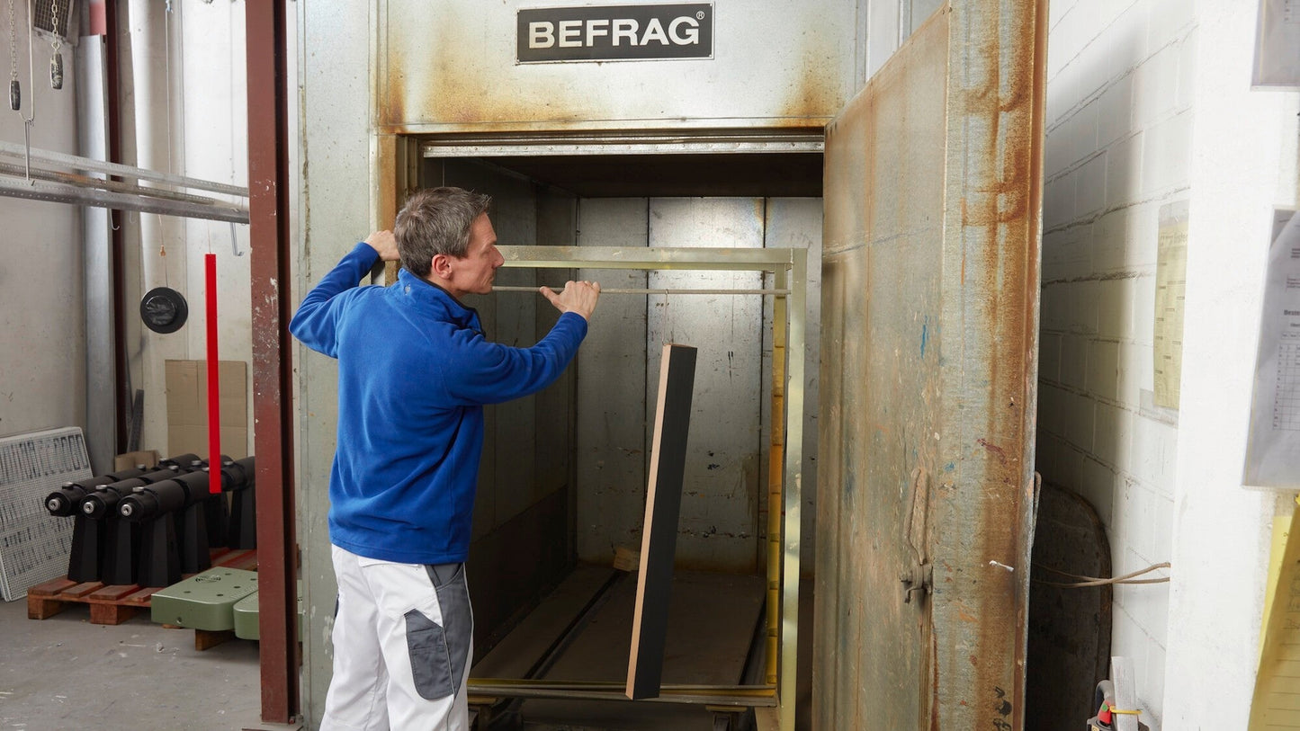 tesa® 4341 High Temperature-resistant Masking Tape for Paint-spraying with Subsequent Oven-drying up to 140 °C - tesa-4341-high-temperature-masking-tape-step2of6-ap.jpg