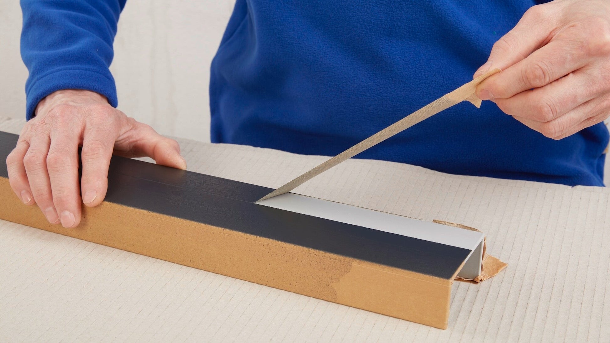 tesa® 4341 High Temperature-resistant Masking Tape for Paint-spraying with Subsequent Oven-drying up to 140 °C - tesa-4341-high-temperature-masking-tape-step4of6-ap.jpg