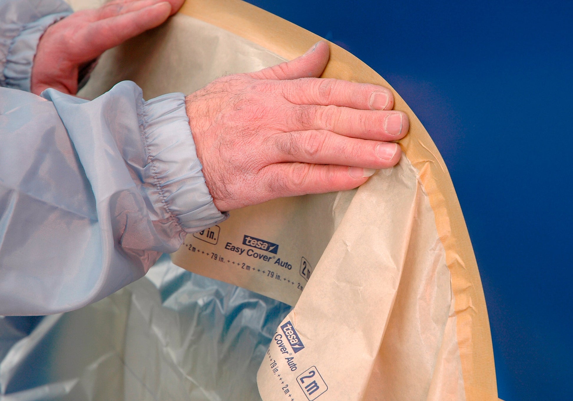 tesa® 4378AUTO tesa® 4378 Easy Cover® Auto 3-in-1 Car Body Masking Solution for Large Areas - tesa-4378-easy-cover-auto-step4of4-ap.jpg