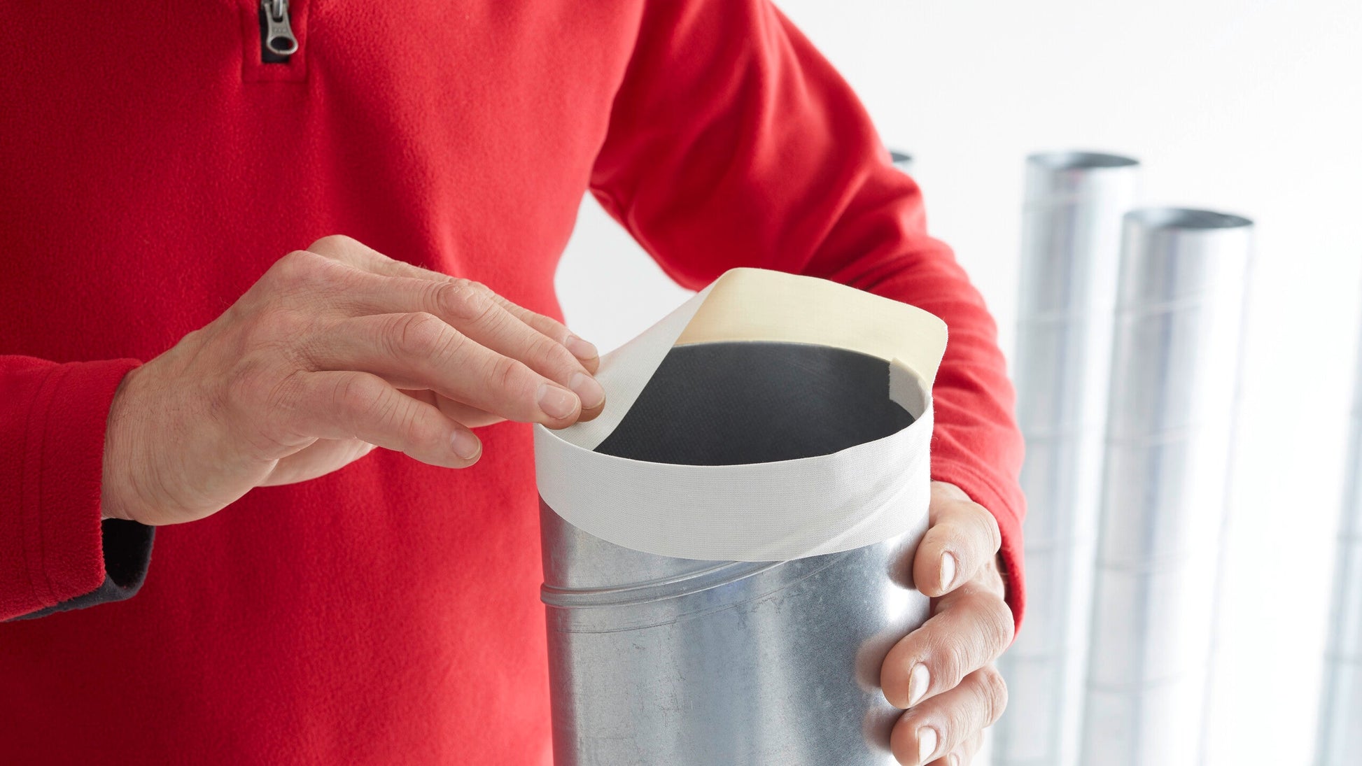 tesa® 4549 300 µm conformable cloth tape - tesa-4549-easy-unwinding-cloth-tape-step3of4.jpg