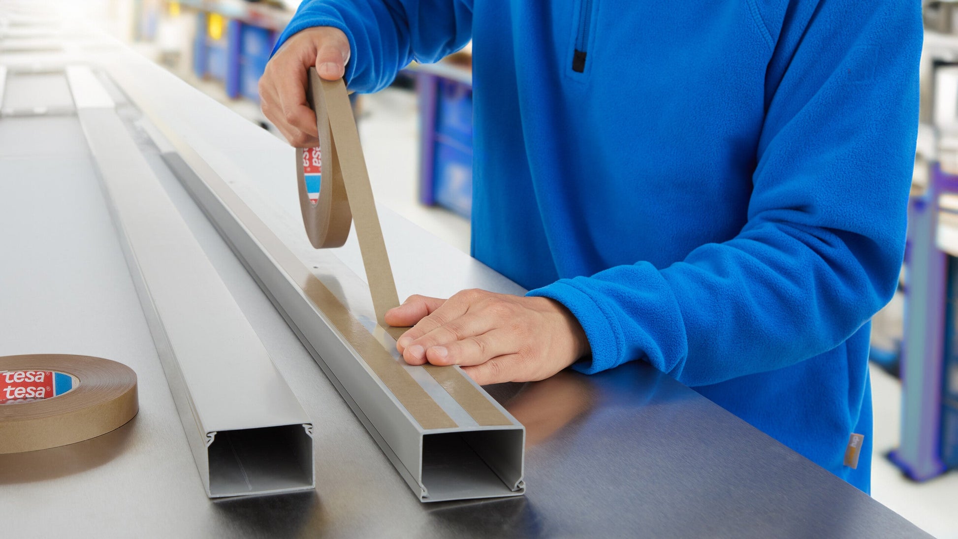 tesa® 51970 220µm double sided transparent PP film tape - tesa-4959-4962-4970-51970-sustainable-liner-double-sided-application-2.jpg