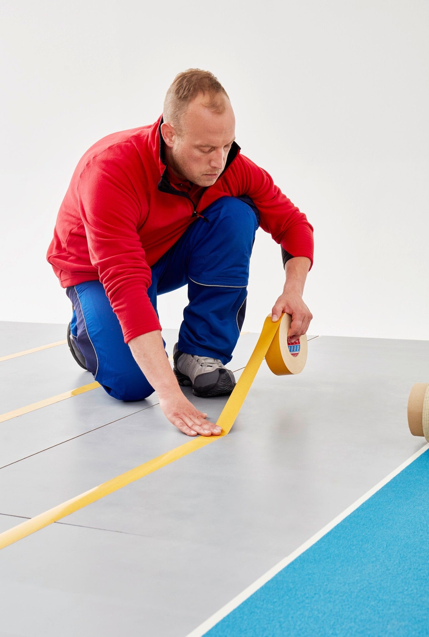 tesa® 4964 Double-sided tape with fabric backing - tesa-4964-double-sided-tape-with-fabric-backing-02-ap.jpg