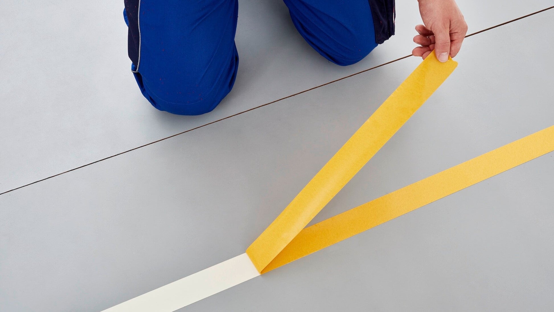 tesa® 4964 Double-sided tape with fabric backing - tesa-4964-double-sided-tape-with-fabric-backing-step6of7-ap.jpg