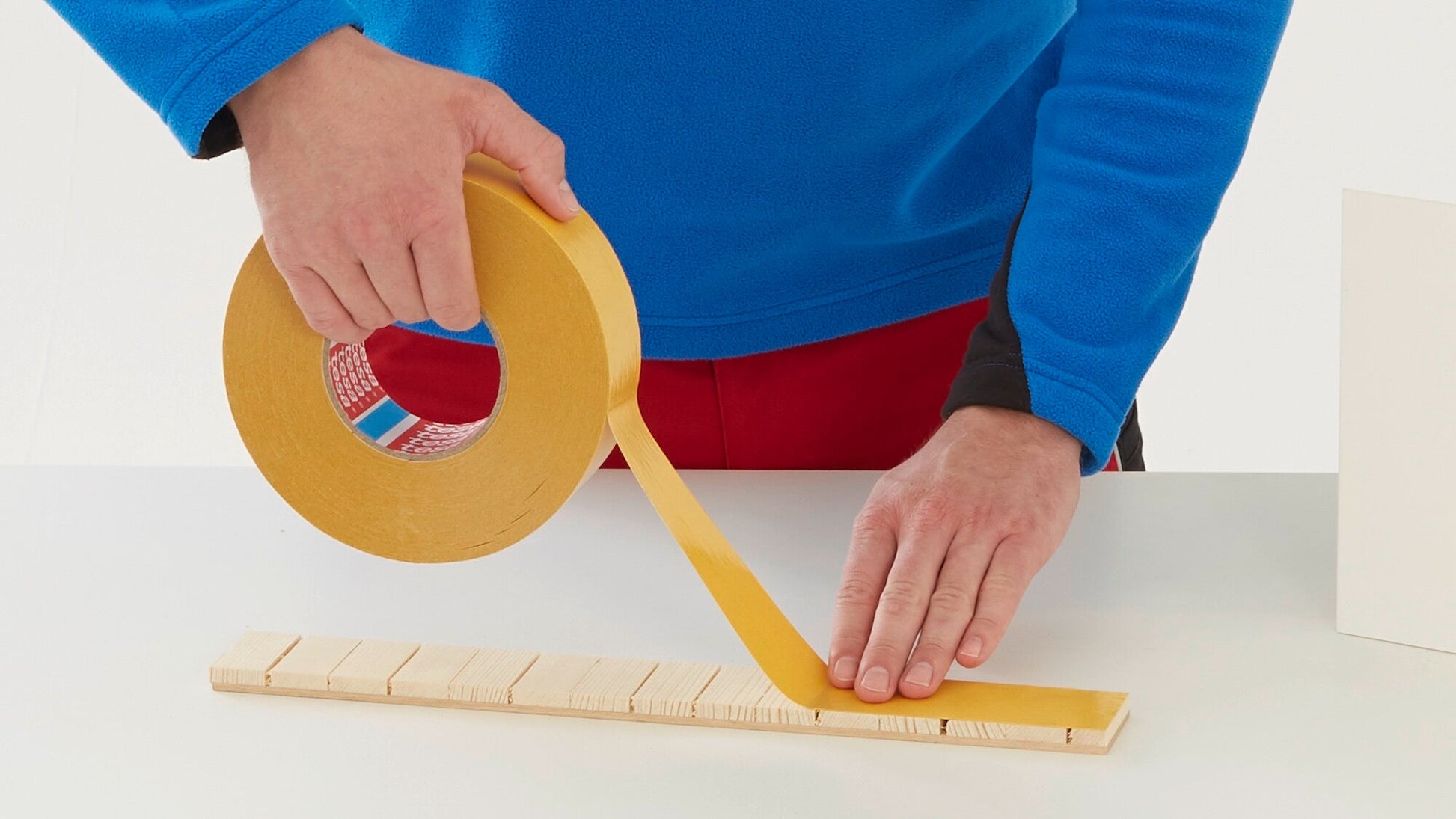 tesa® 4968 tesa® 4968 - 295µm double sided white PVC film tape - tesa-4968-295micrometer-double-sided-pvc-film-tape-step3of5-ap.jpg