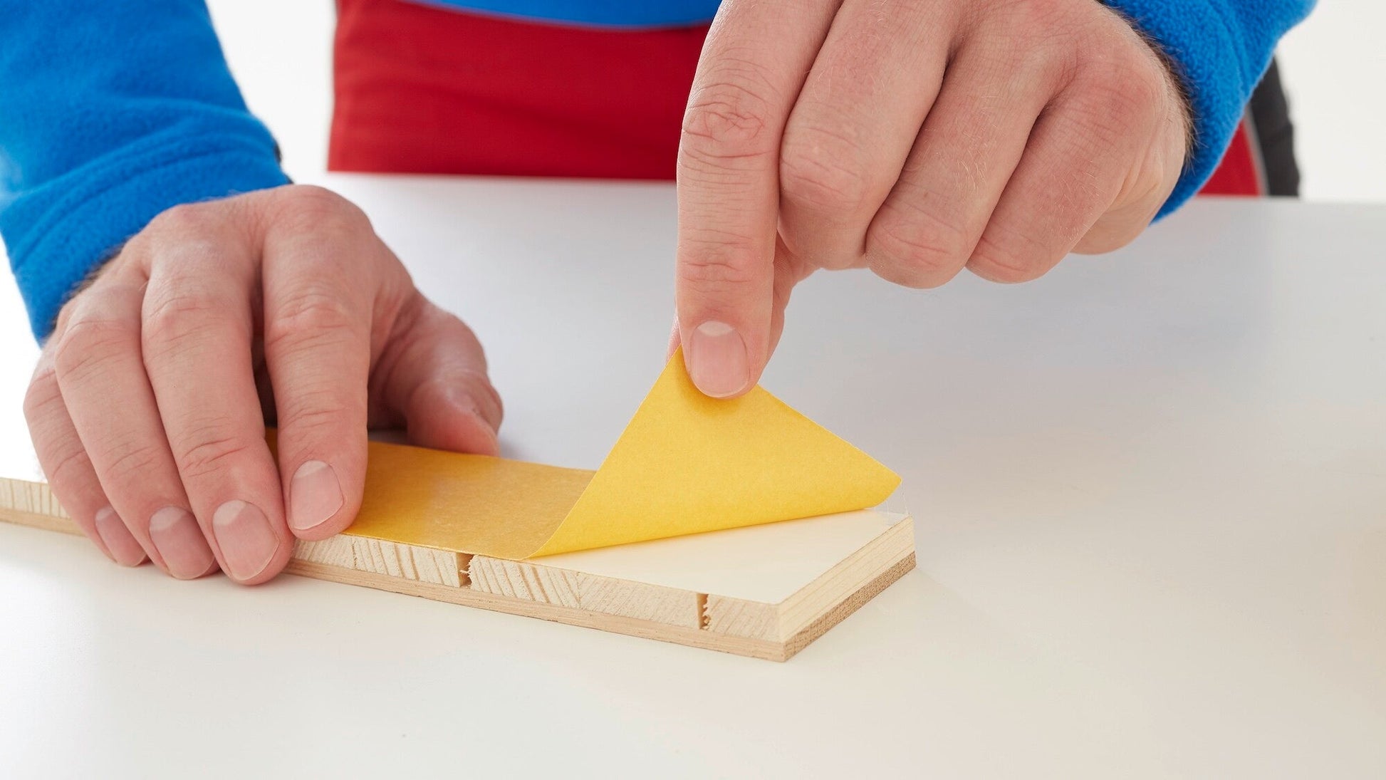 tesa® 4968 tesa® 4968 - 295µm double sided white PVC film tape - tesa-4968-295micrometer-double-sided-pvc-film-tape-step4of5-ap.jpg