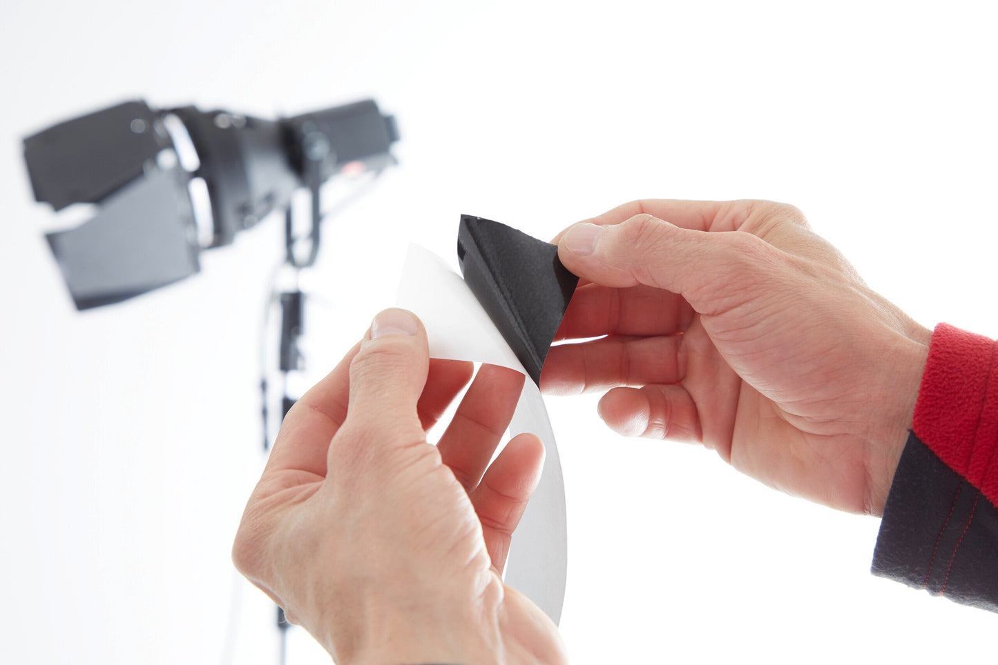 tesa® 50577 All Black Aluminum - tesa-50577-all-black-aluminum-tape-step2of3.jpg