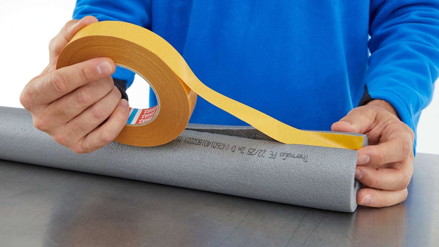 tesa® 51571 Double-sided non-woven tape - tesa-51571-double-sided-non-woven-tape-step1of3.jpg