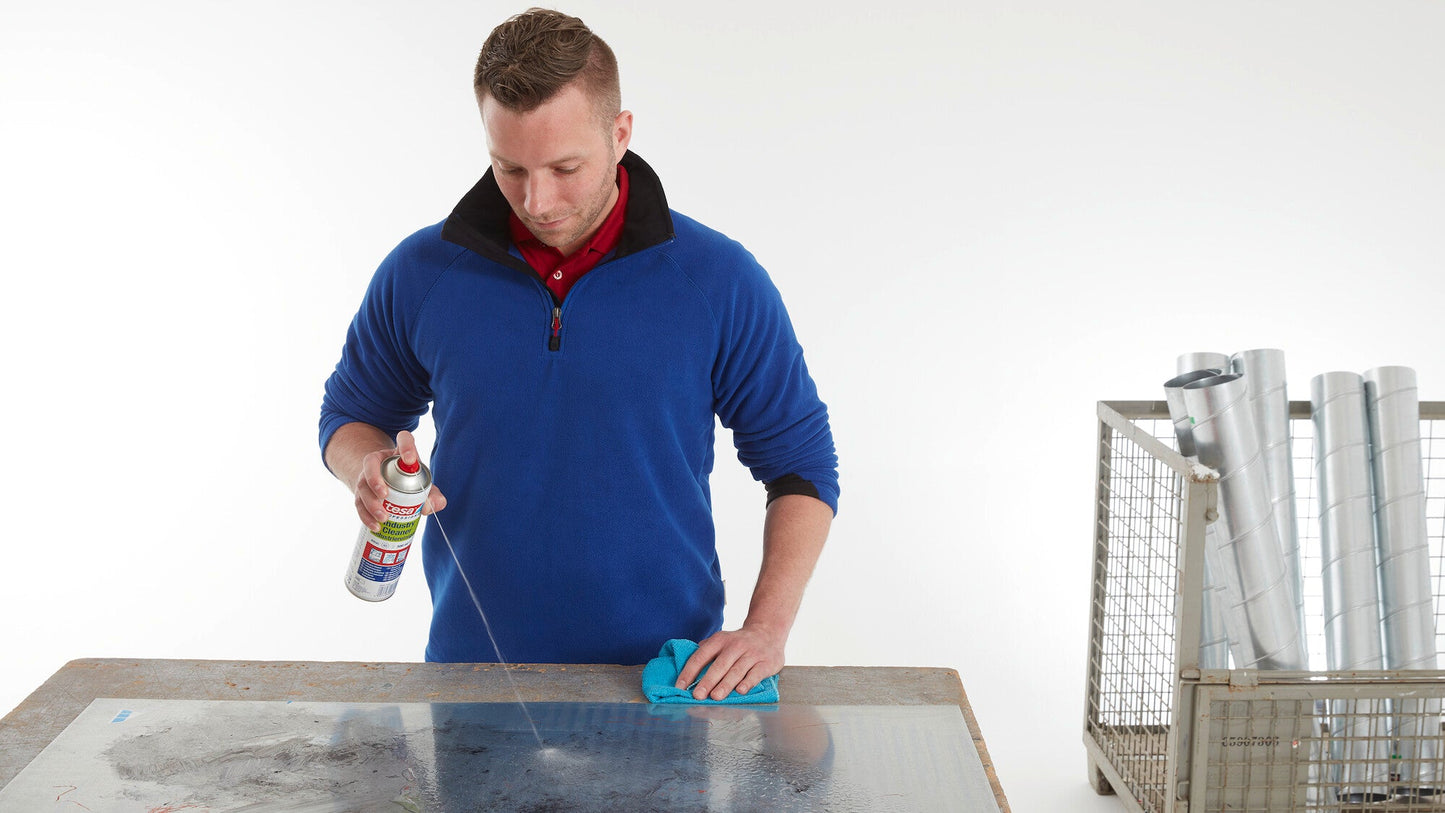 tesa® 60040 Multi-functional cleaning spray to thoroughly clean machines, tools and surfaces - tesa-60040-industry-cleaning-spray-01-ap.jpg