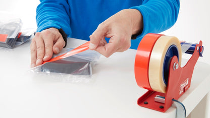 tesa® 6012 tesa® 6012 Manual multi-track Desk Dispenser - tesa-6012-manual-multi-track-desk-dispenser-step3of3-ap.jpg