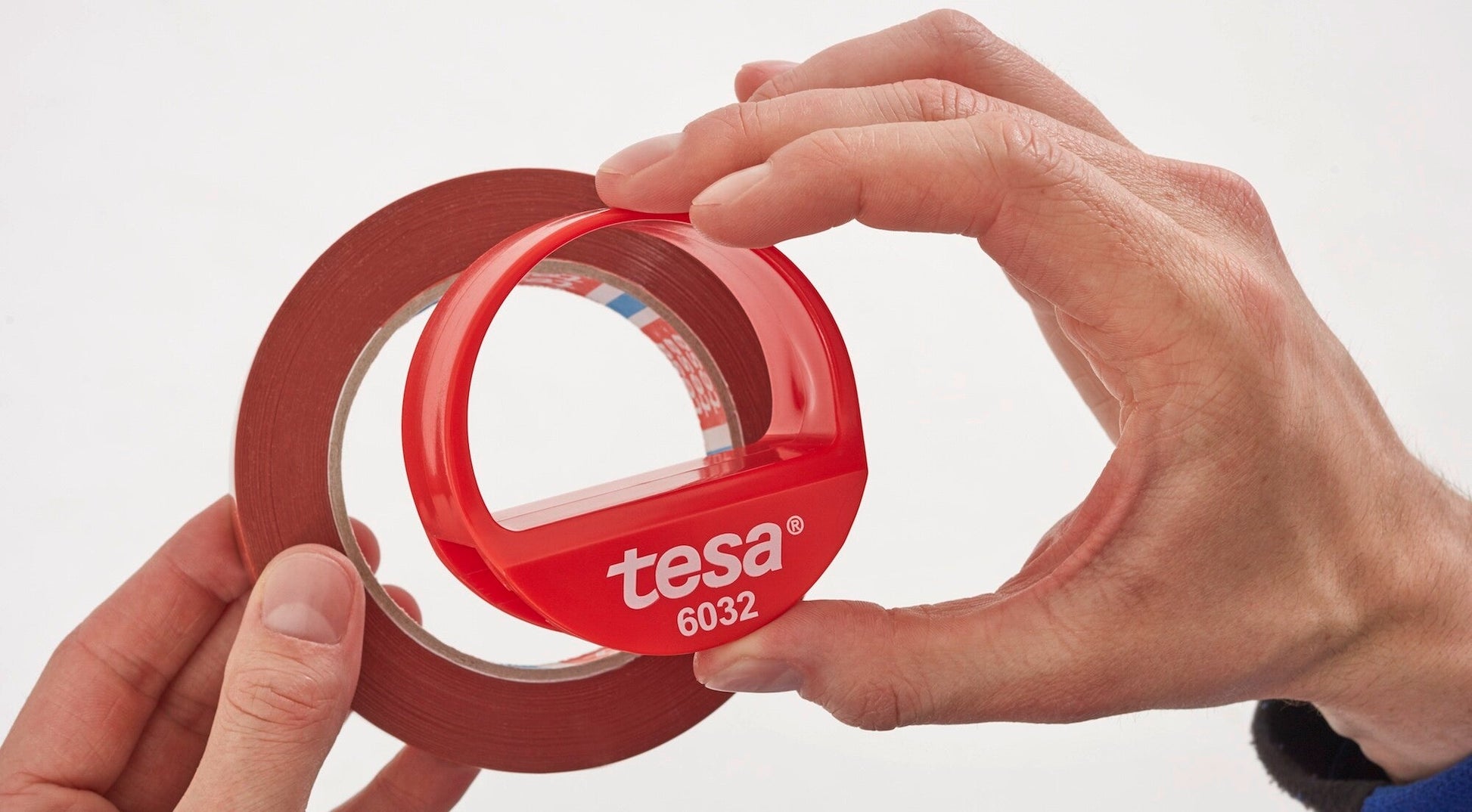 tesa® 6032 tesa® 6032 Industrial Hand Dispenser "Strap-it" - tesa-6032-industrial-hand-dispenser-strap-it-step1of4-ap.jpg