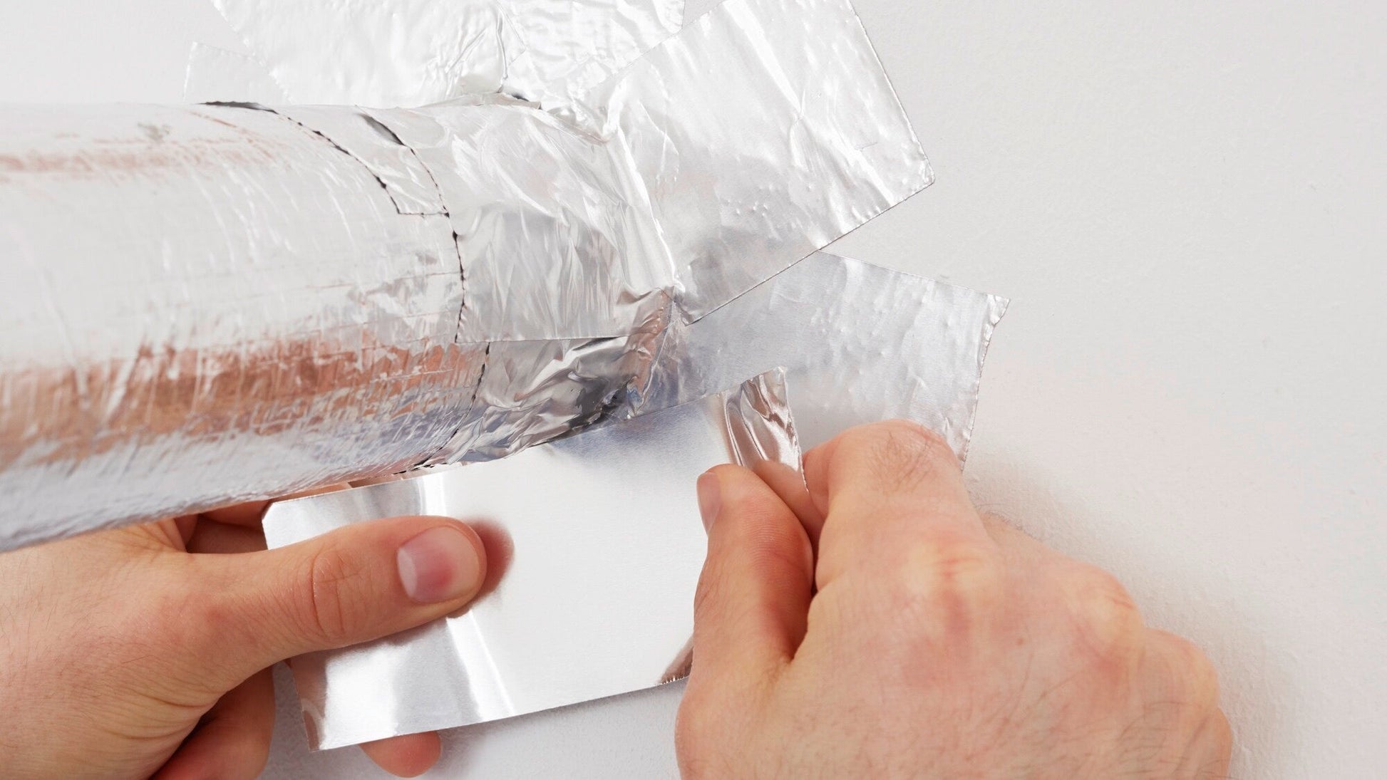 tesa® 60672 Robust aluminum tape with paper liner - 75µ foil - tesa-60632-60652-60672-conformable-aluminum-tape-with-paper-liner-step5of6-ap.jpg