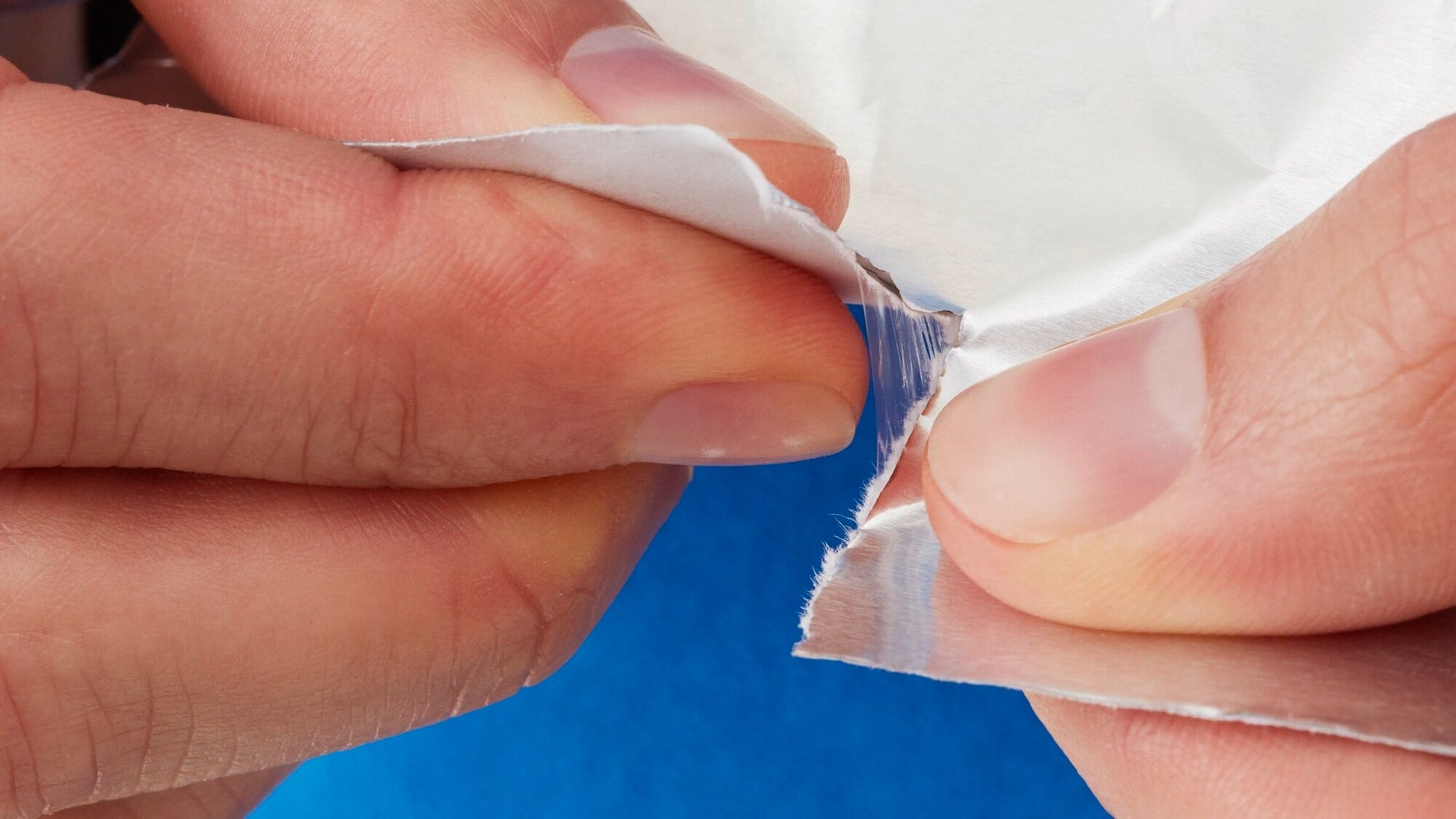 tesa® 60672 Robust aluminum tape with paper liner - 75µ foil - tesa-60632-60652-60672-conformable-aluminum-tape-with-paper-liner-step6of6-ap.jpg