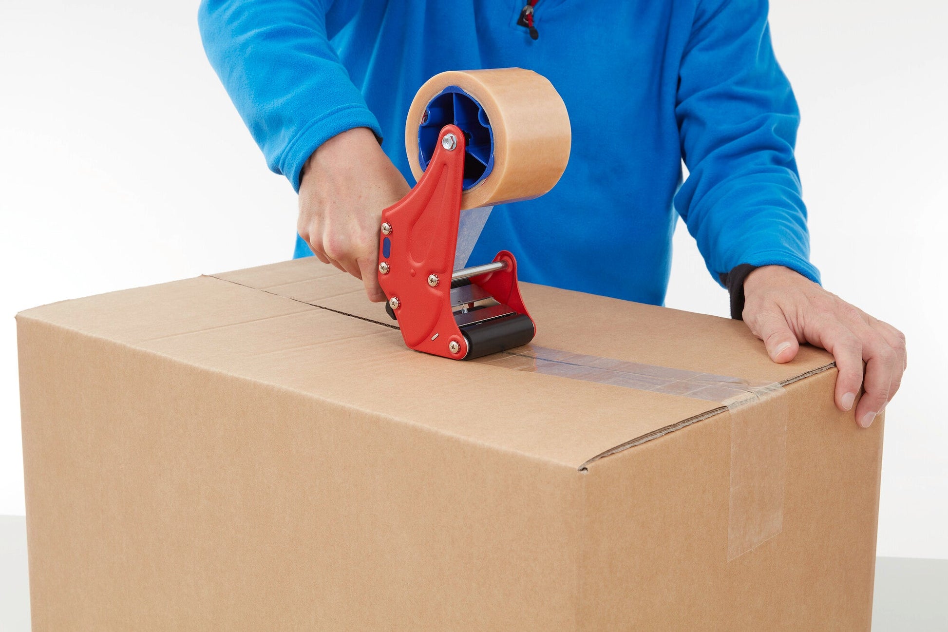 tesa® 6075 Professional packaging hand dispenser - tesa-6075-professional-packaging-tape-hand-dispenser-step3of7-ap.jpg