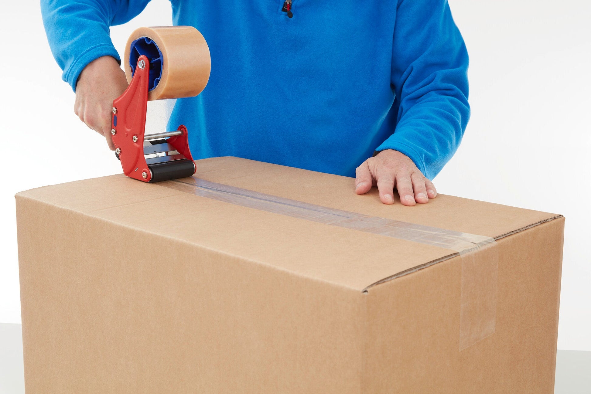 tesa® 6075 Professional packaging hand dispenser - tesa-6075-professional-packaging-tape-hand-dispenser-step4of7-ap.jpg