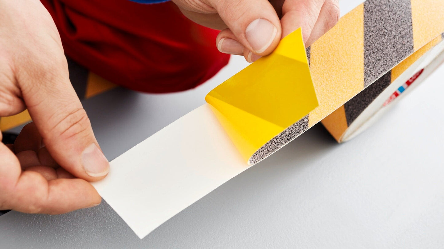 tesa® Professional 65538PRO Anti slip tape - black / yellow - tesa-60951-anti-slip-tape-black-yellow-step1of6-ap.jpg