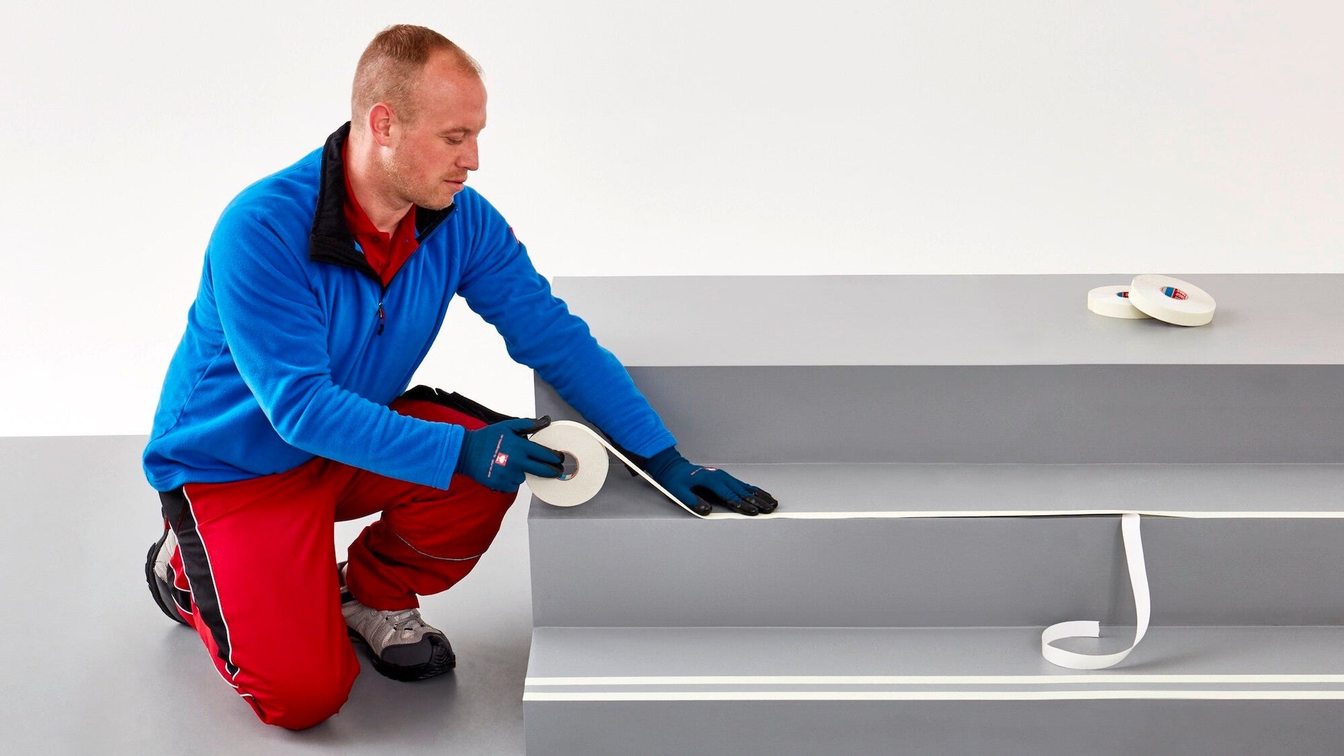 tesa® Professional 60953 Anti-slip tape Glow in the dark - tesa-60953-anti-slip-tape-glow-in-the-dark-01-ap.jpg
