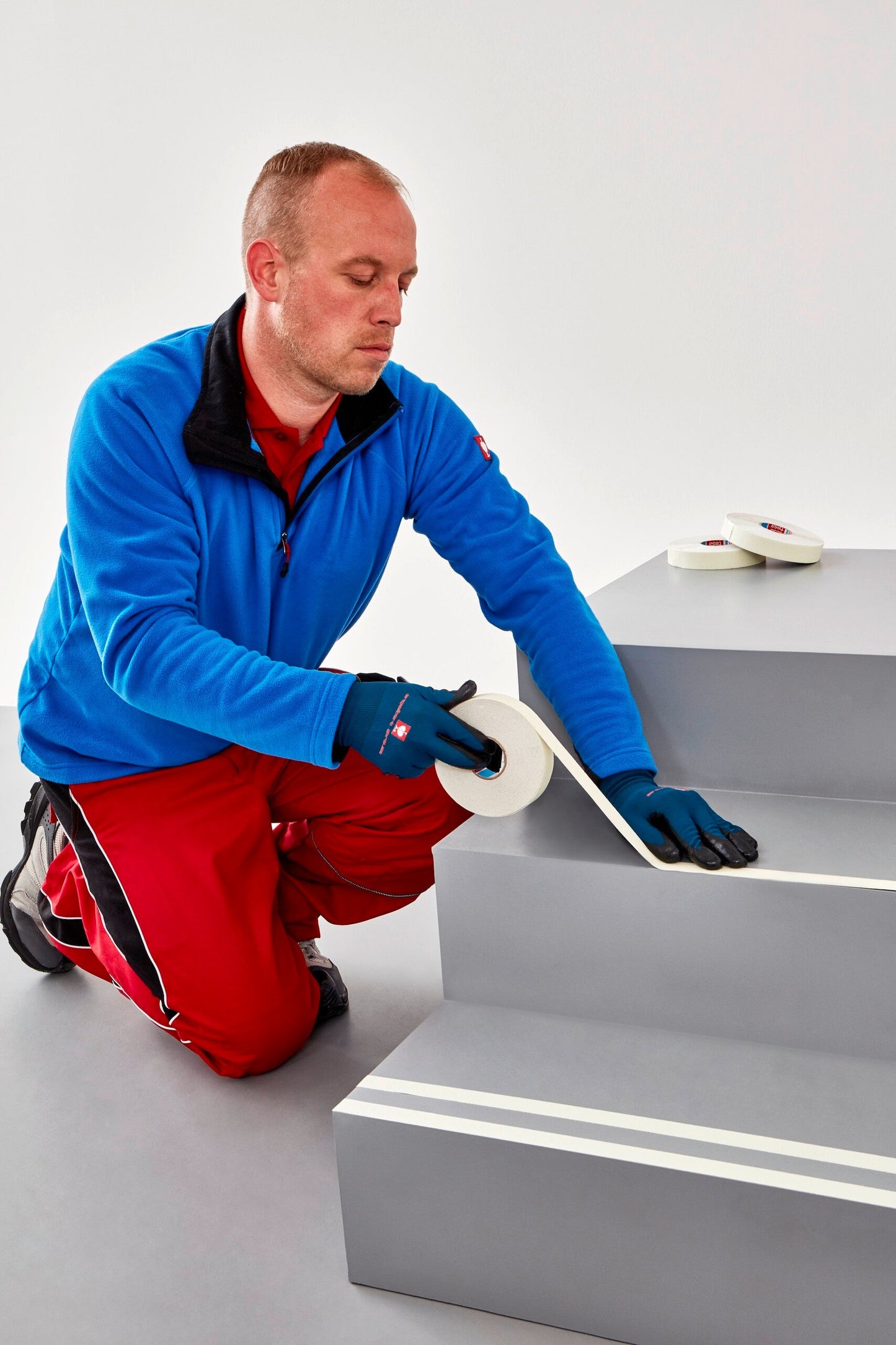 tesa® Professional 60953 Anti-slip tape Glow in the dark - tesa-60953-anti-slip-tape-glow-in-the-dark-02-ap.jpg