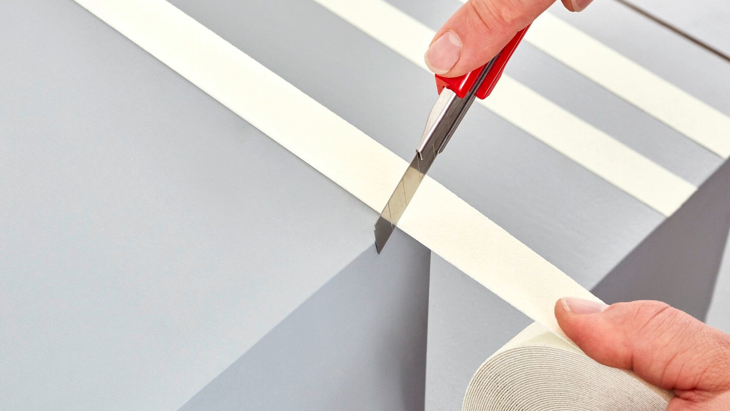 tesa® Professional 60953 Anti-slip tape Glow in the dark - tesa-60953-anti-slip-tape-glow-in-the-dark-step4of5-ap.jpg
