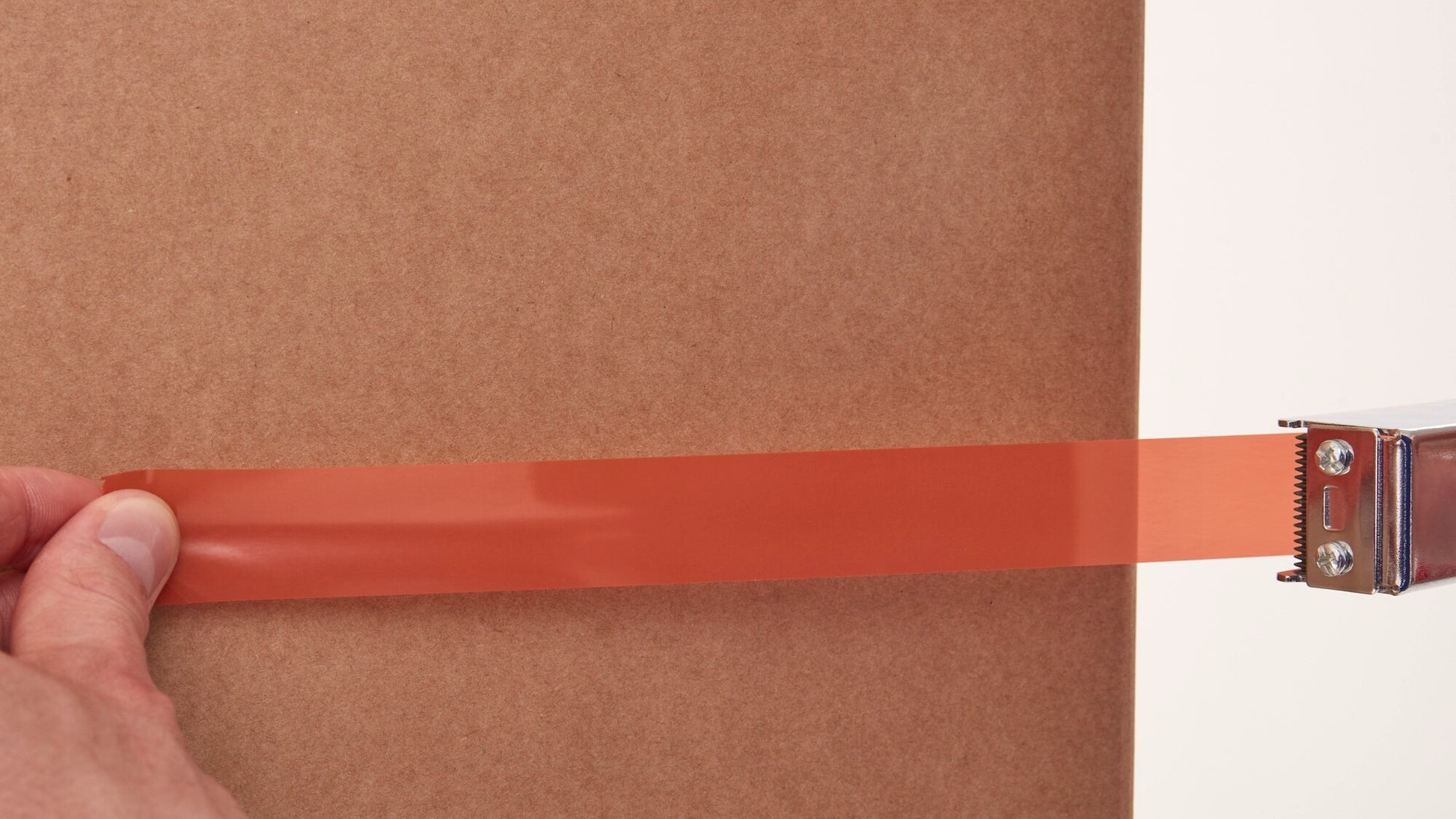 tesa® 64286 Strapping tape for basic applications - tesa-64286-strapping-tape-for-basic-applications-step1of5-ap.jpg