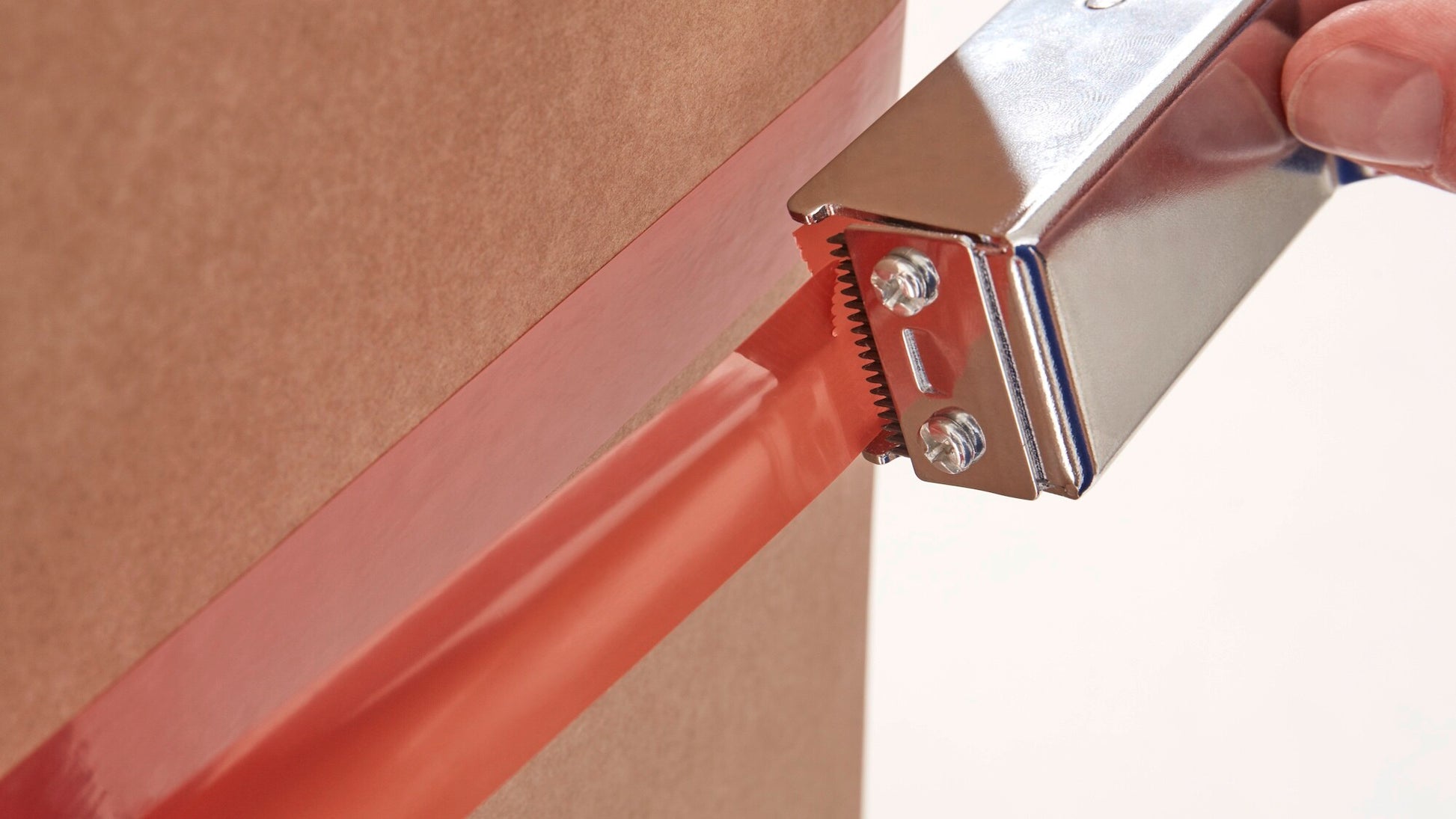 tesa® 64286 Strapping tape for basic applications - tesa-64286-strapping-tape-for-basic-applications-step3of5-ap.jpg