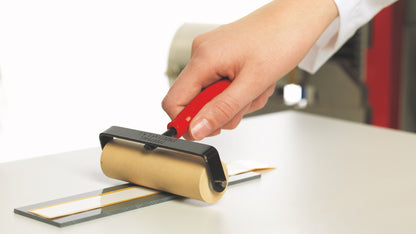 tesa® 7475  - tesa-7475-tape-for-assessing-release-properties-of-silicone-coatings-step4of5-ap.jpg