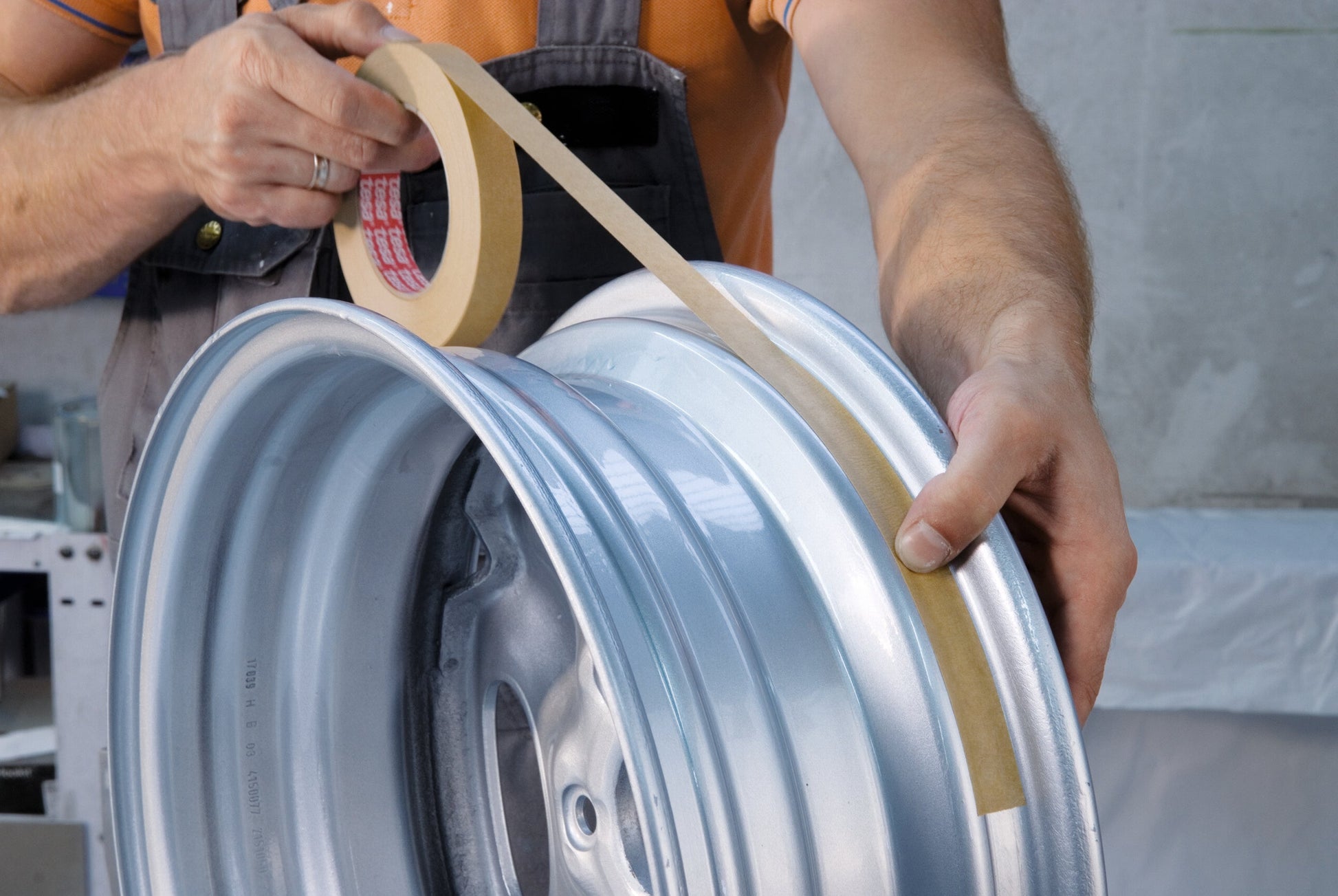 tesa® 4309 Temperature resistant masking tape for spray painting with subsequent oven-drying up to 120 °C - tesa 04309 ap 001.jpg