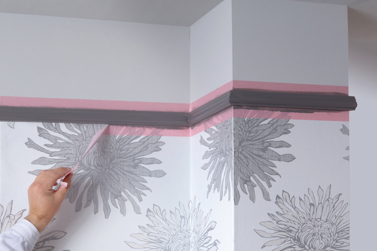 tesa® 64333 High grade paper masking tape for precise and flat paint edges on sensitive surfaces - tesa 04333 ap 006.jpg