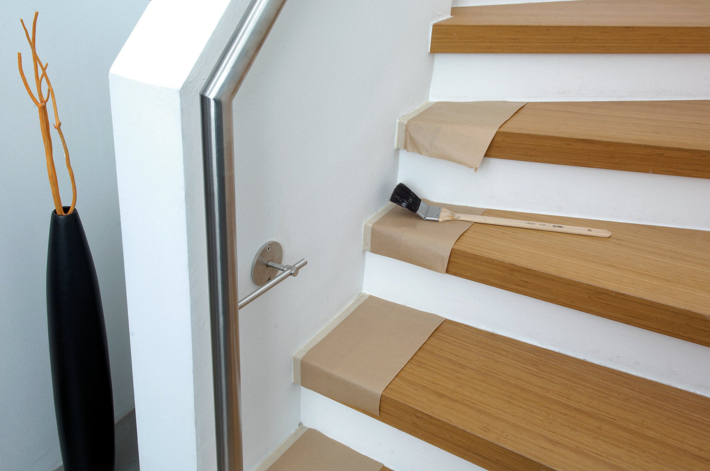 tesa® Professional 4364 2-in-1 solution for masking and covering - tesa 04364 ap 002.jpg