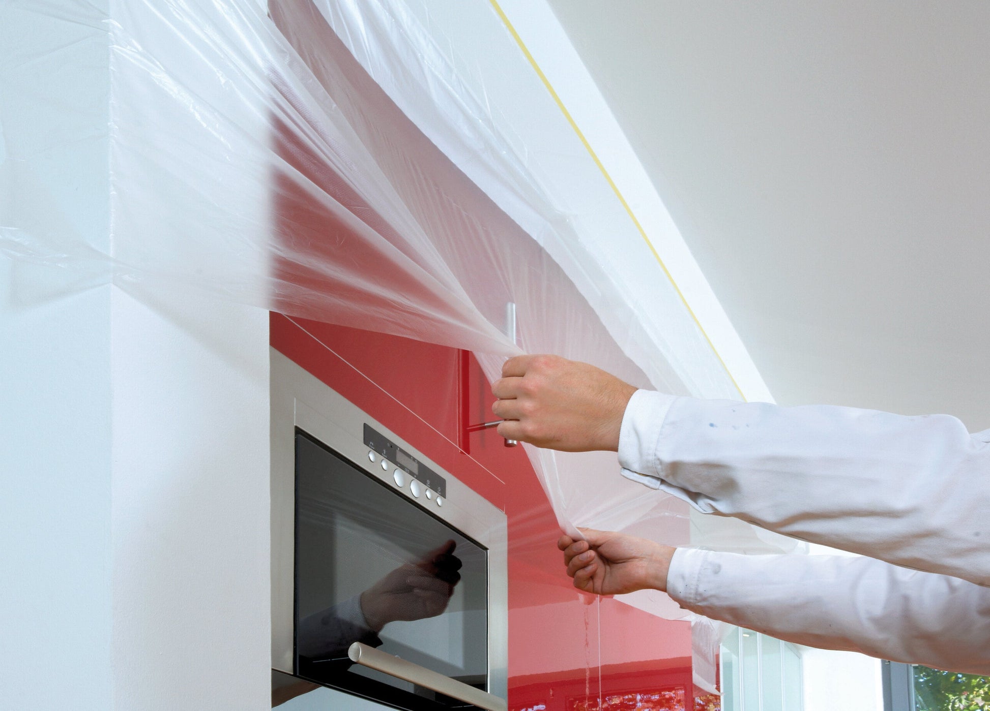 tesa® Professional 4365 2-in-1: Masking film with mask tape for sharp paint edges - tesa 04365 ap 003.jpg