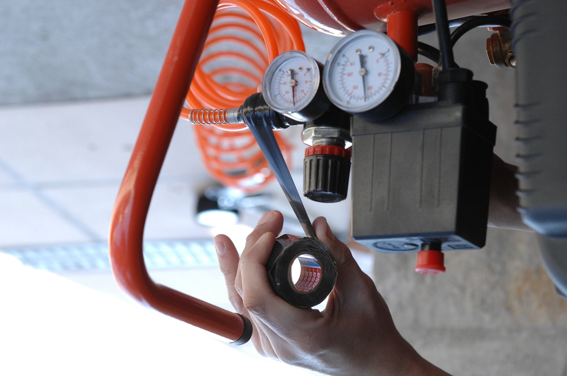 tesa® Professional 4600PRO Self-welding silicon tape for an instant hermetic seal - tesa 04600 ap 020.jpg