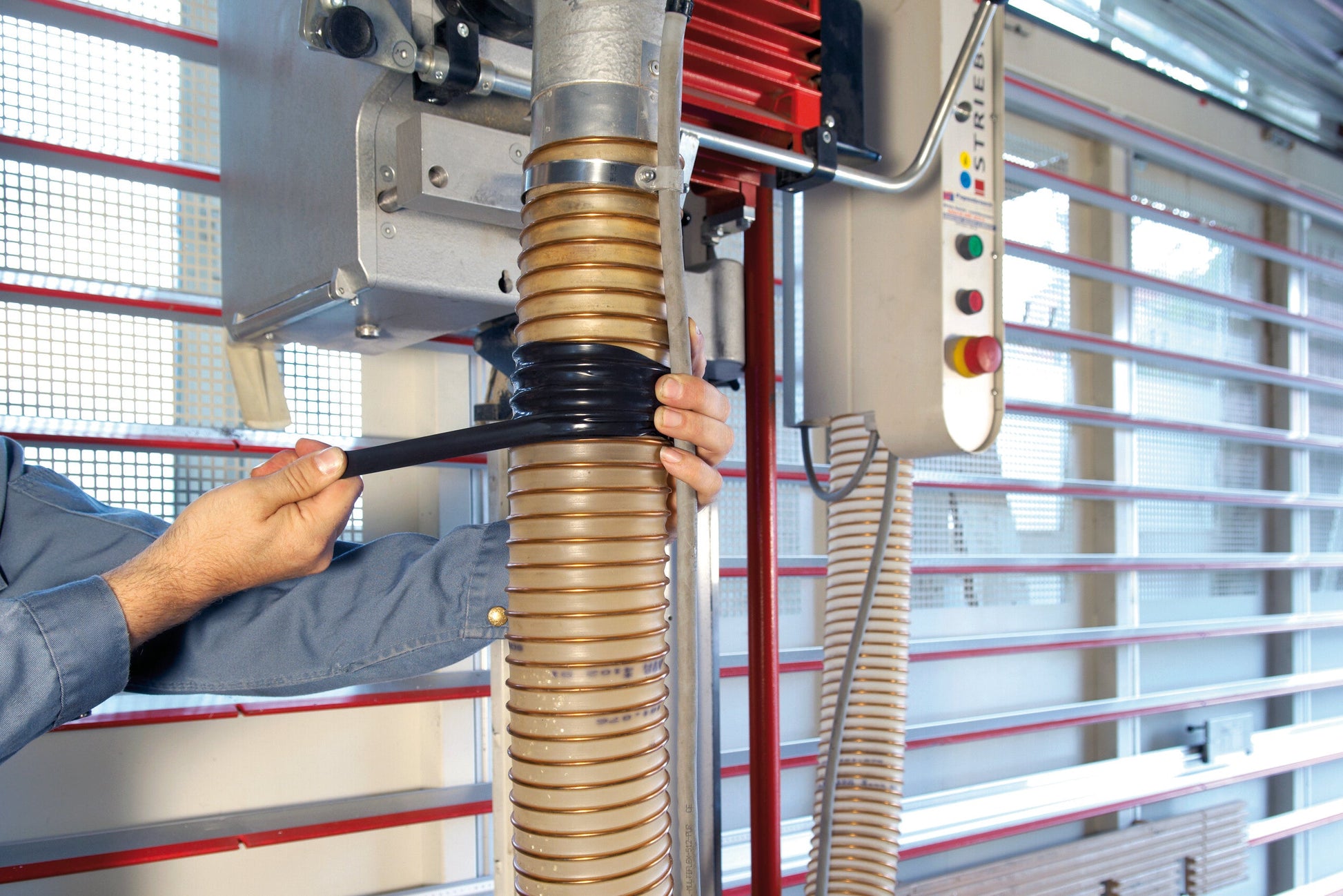 tesa® Professional 4600PRO Self-welding silicon tape for an instant hermetic seal - tesa 04600 ap 063.jpg