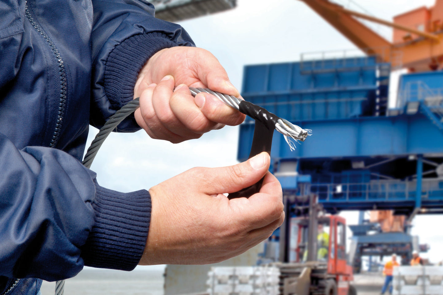 tesa® Professional 4600PRO Self-welding silicon tape for an instant hermetic seal - tesa 04600 ap 091.jpg