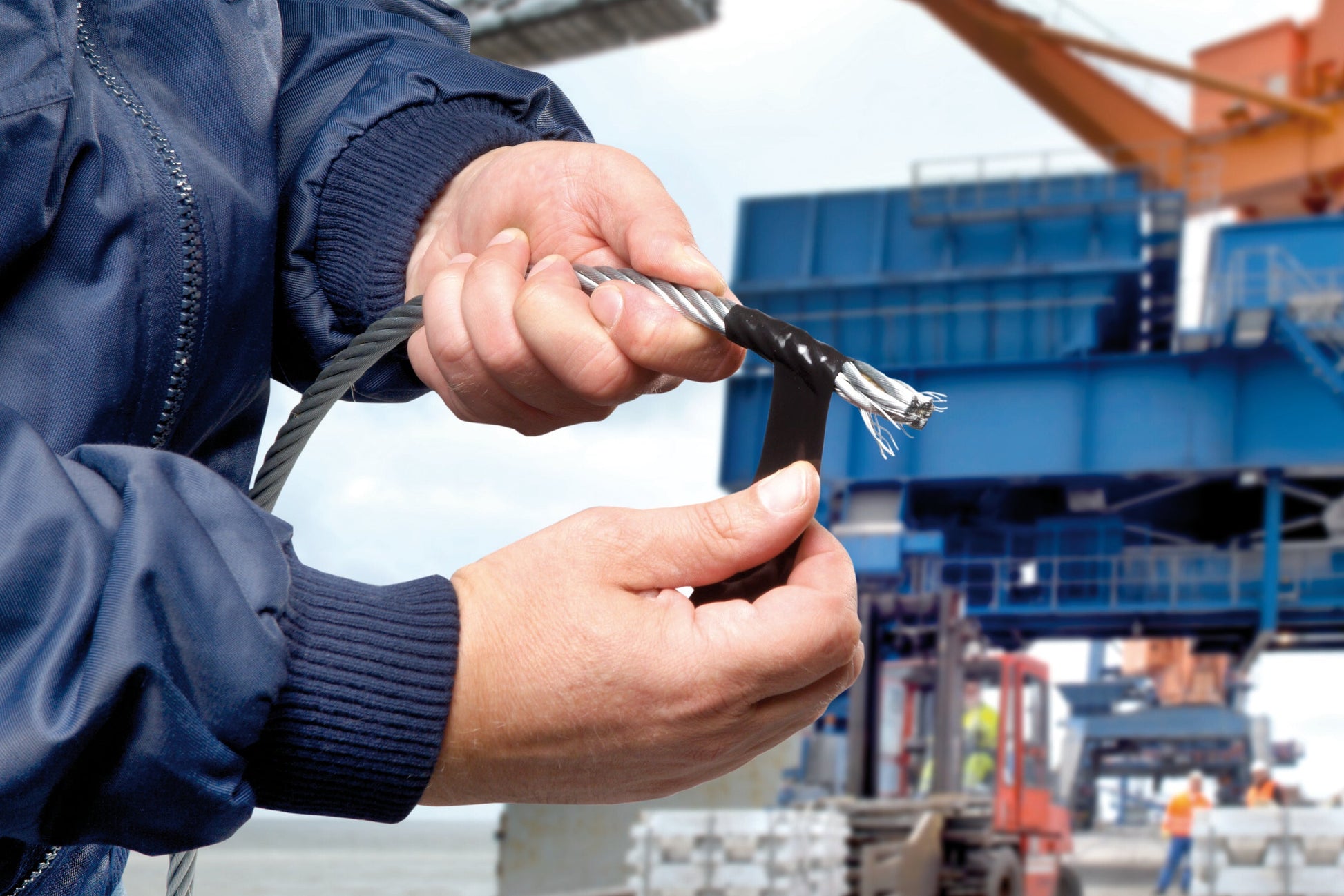 tesa® Professional 4600PRO Self-welding silicon tape for an instant hermetic seal - tesa 04600 ap 091.jpg