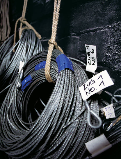 tesa® Professional 4688PRO Standard polyethylene coated cloth tape - tesa 04688 ap 003.jpg