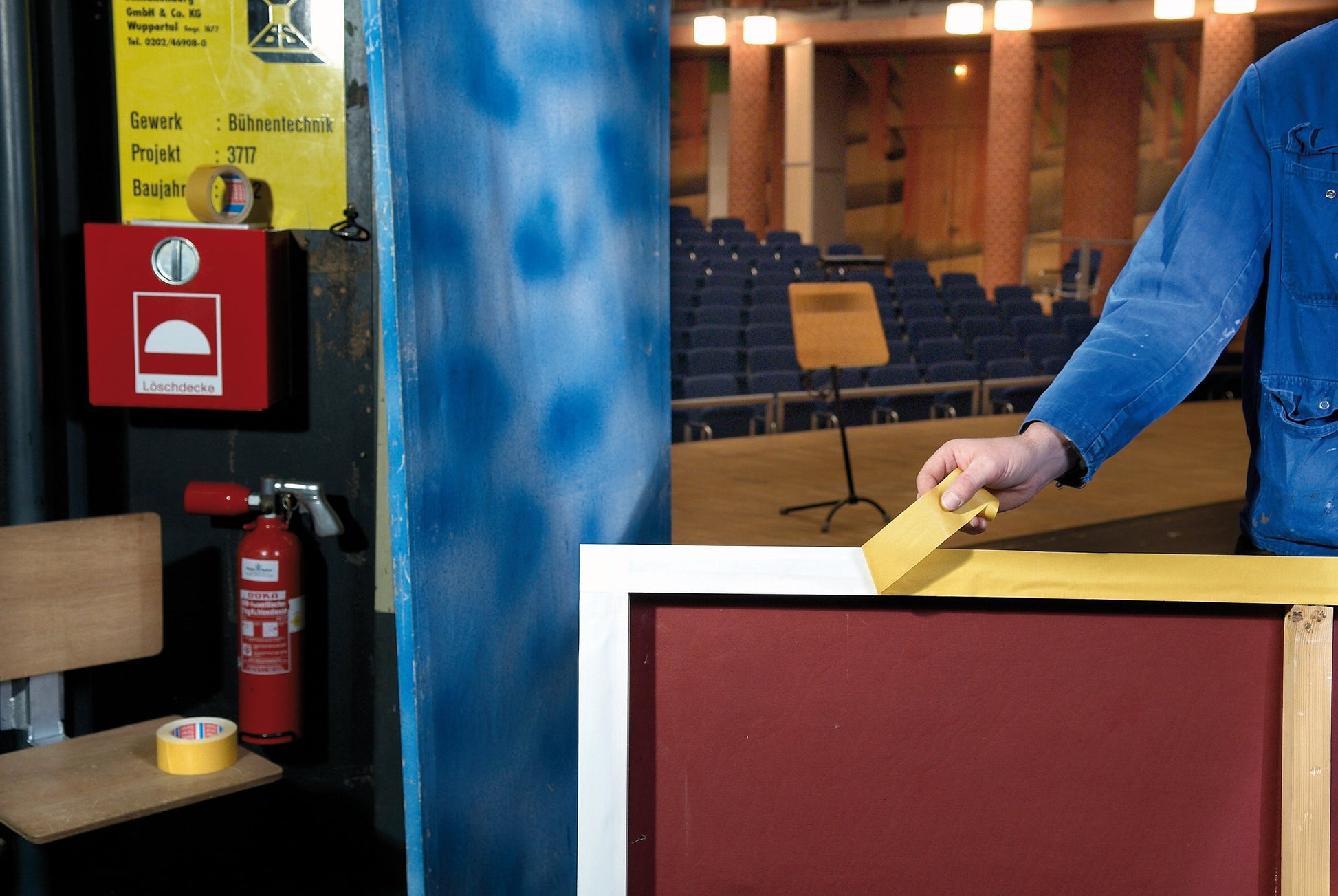 tesa® 4939 tesa® 4939 Removable d/s PET-cloth Tape - tesa 04939 ap 002.jpg