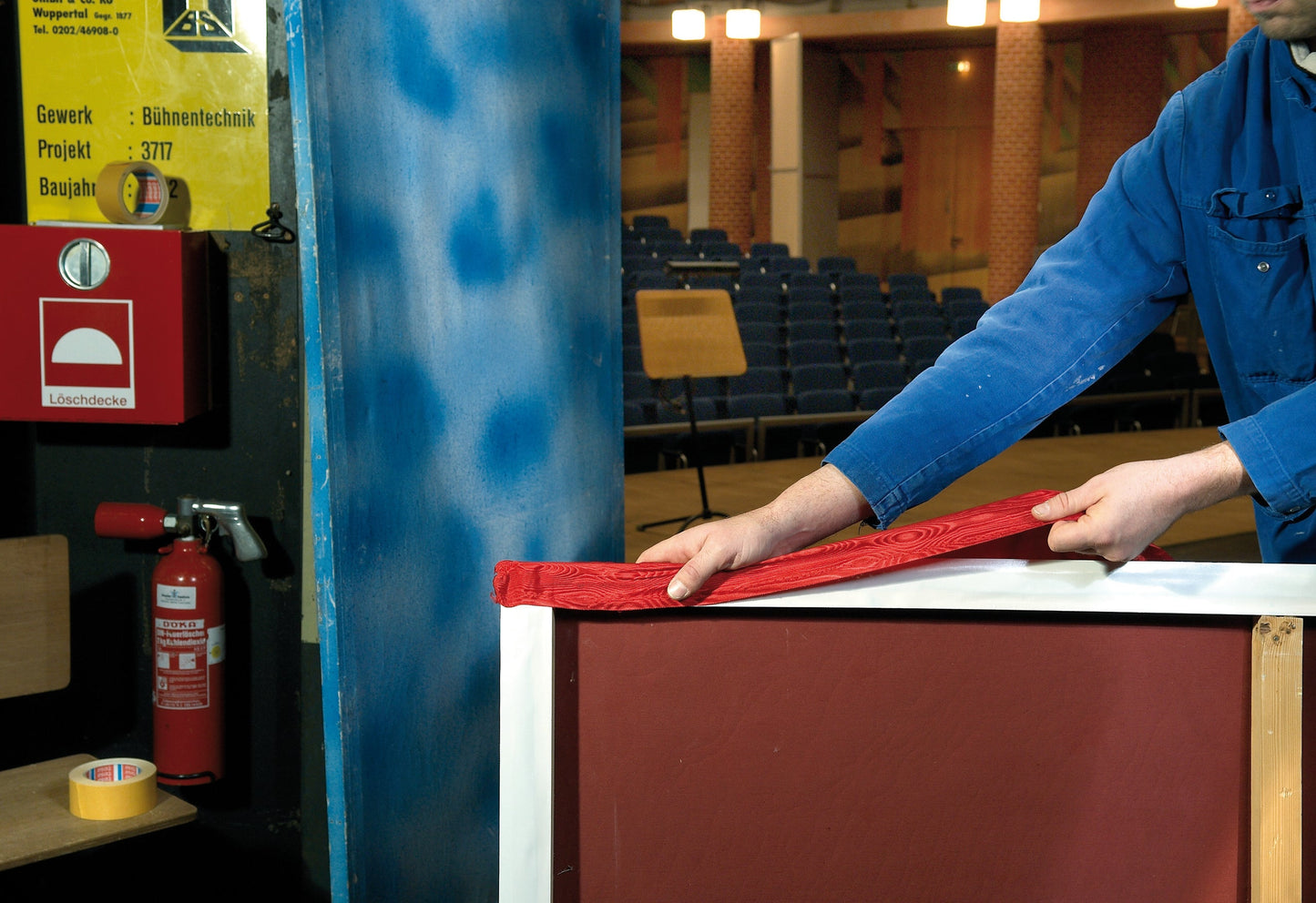 tesa® 4939 tesa® 4939 Removable d/s PET-cloth Tape - tesa 04939 ap 003.jpg