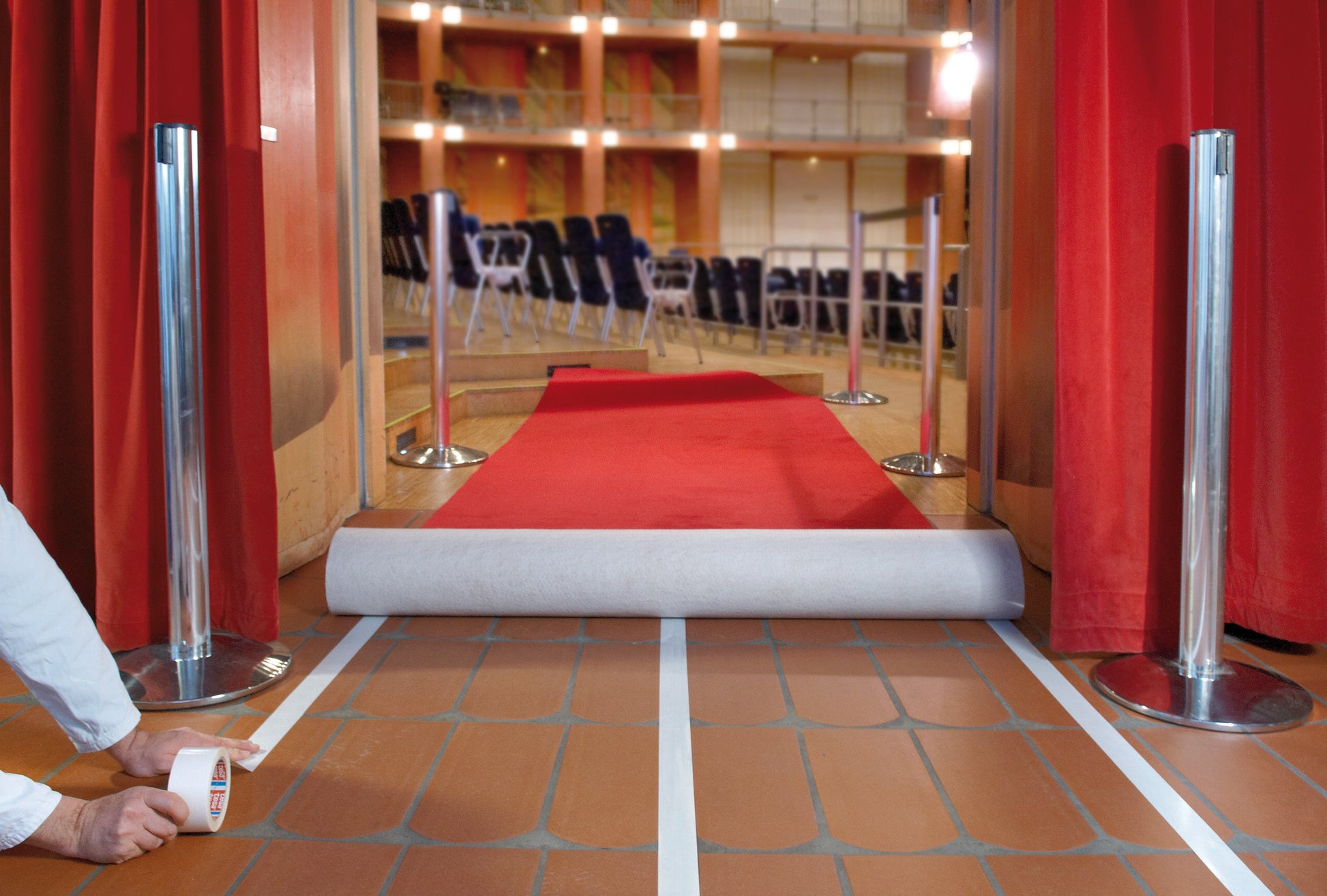 tesa® Professional 65532CTP Double-sided carpet tape for professional users - removable - tesa 51960 ap 006.jpg