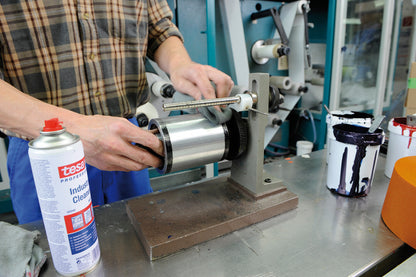 tesa® 60040 Multi-functional cleaning spray to thoroughly clean machines, tools and surfaces - tesa 60040 ap 002.jpg