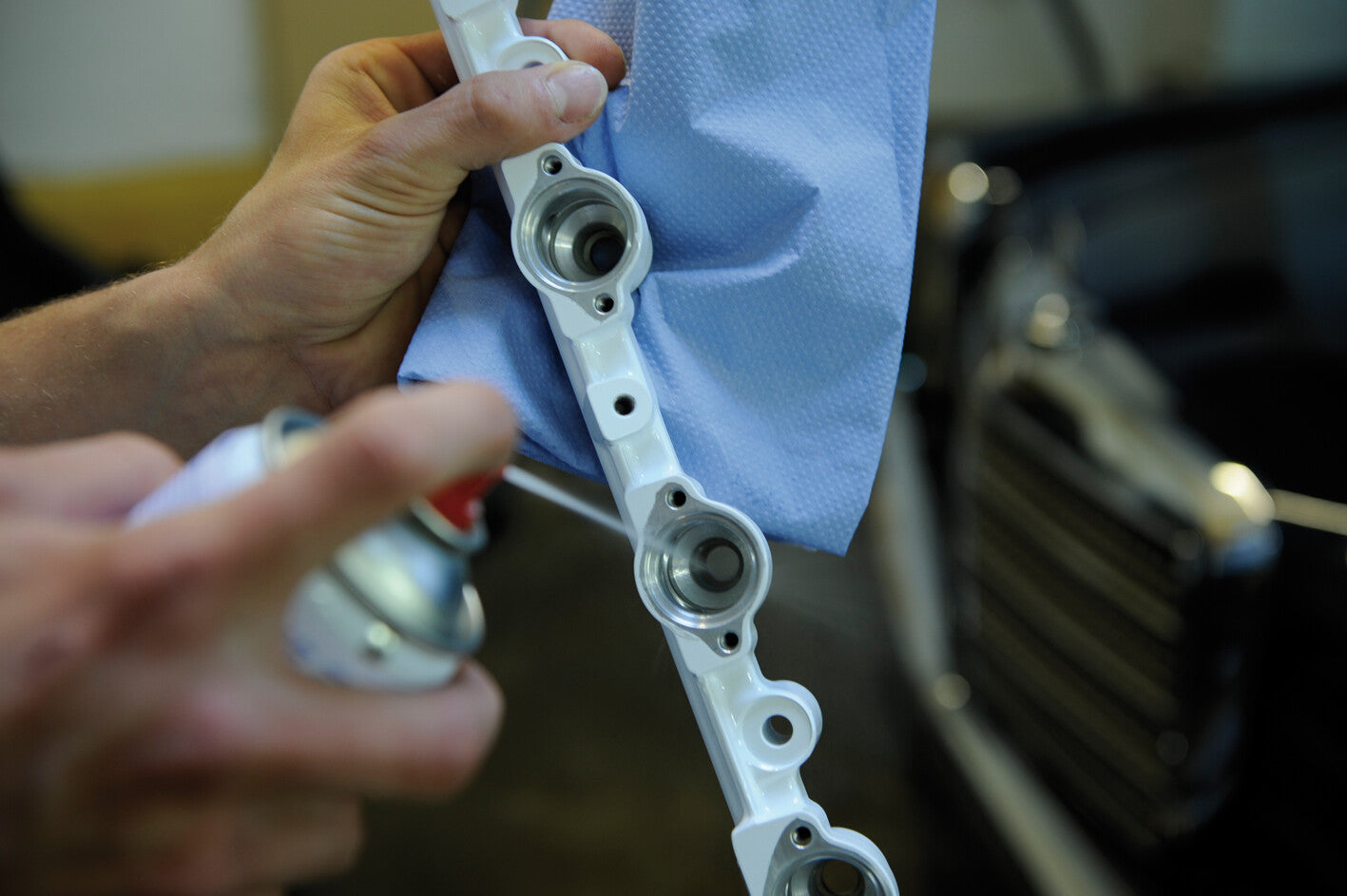 tesa® 60040 Multi-functional cleaning spray to thoroughly clean machines, tools and surfaces - tesa 60040 ap 005.jpg