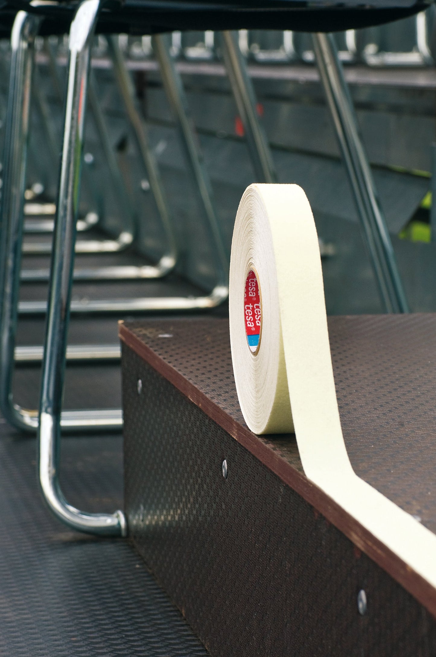 tesa® Professional 60953 Anti-slip tape Glow in the dark - tesa 60953 ap 001.jpg