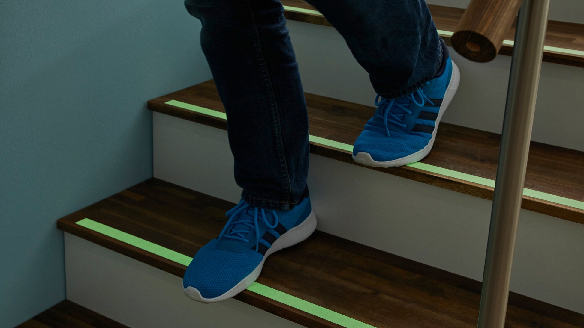 tesa® 55580  - tesa anti slip glow ap 002.jpg