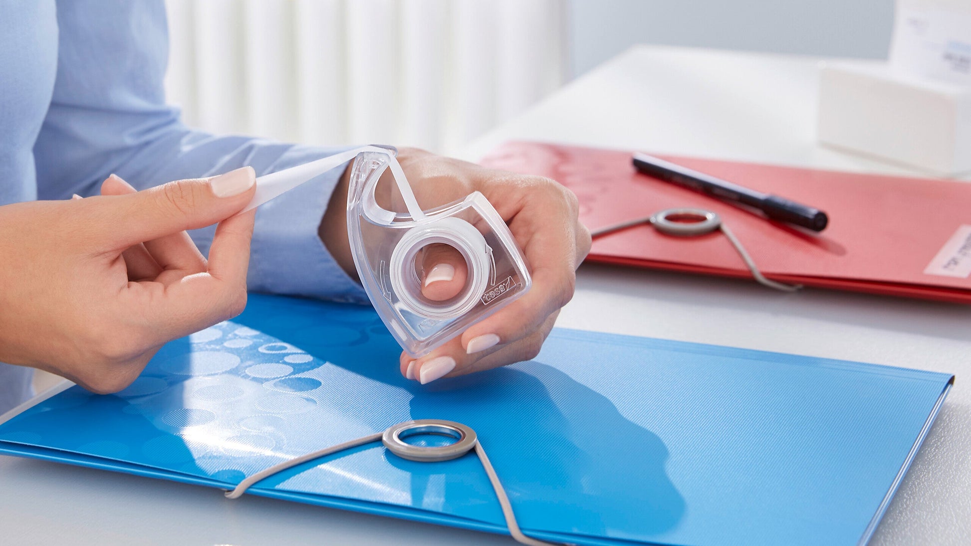 tesa® Easy Cut 57443HD  - tesa easy cut hand dispenser 57445 invisible ap 001.jpg